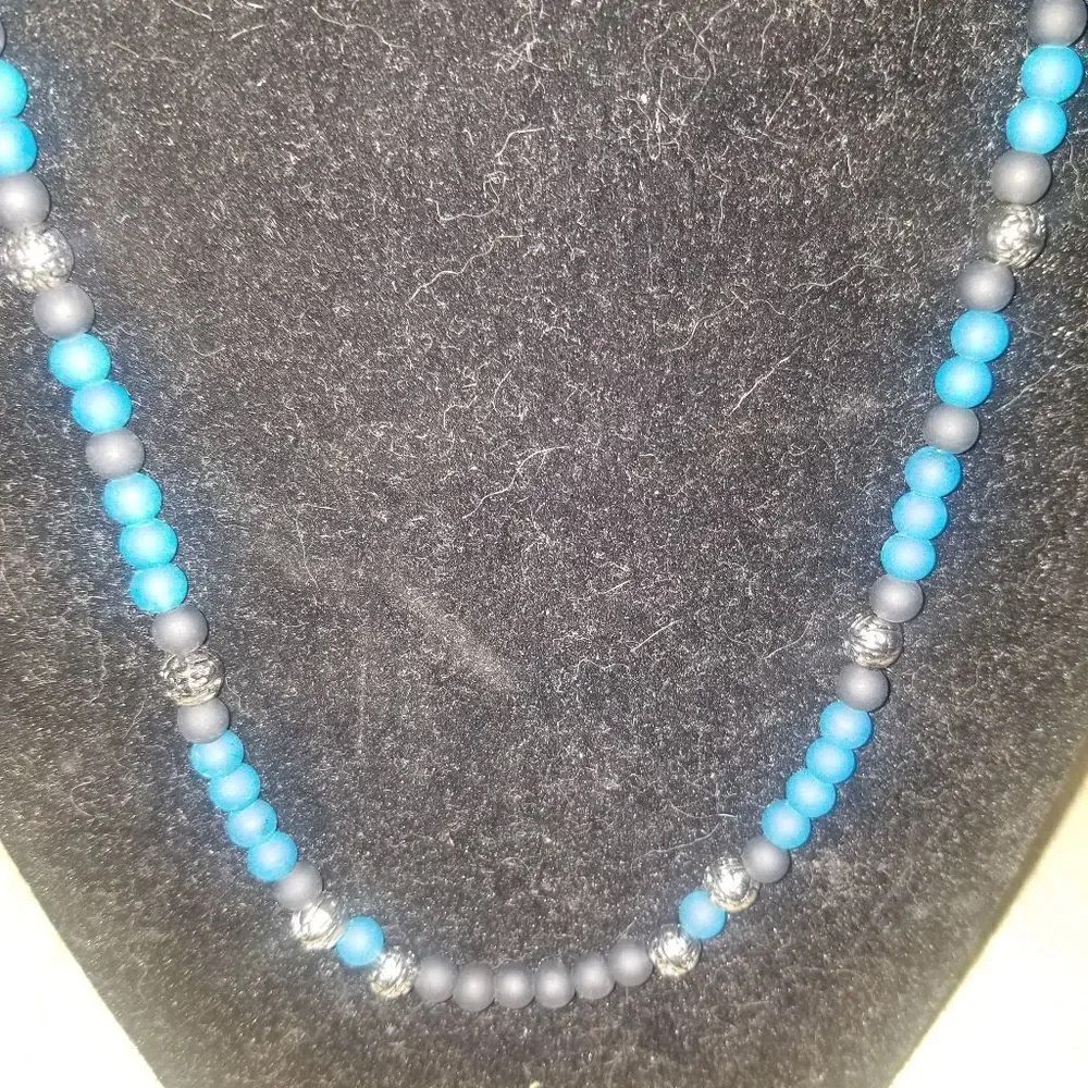 Unisex beaded necklace